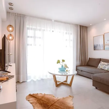 Sunshine Suites Apartment
