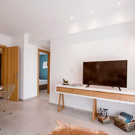 Sunshine Suites *